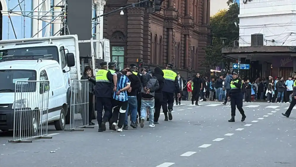 Del festejo al caos: incidentes, heridos y demorados tras la celebración argentina en Plaza Independencia
