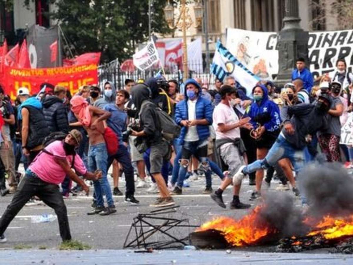 Tensión en la Marcha Federal Universitaria: hubo gases lacrimógenos y enfrentamientos frente al Congreso