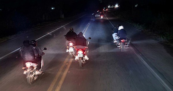 Un camionero filmó a más de 30 motos haciendo maniobras peligrosas en la Ruta 38