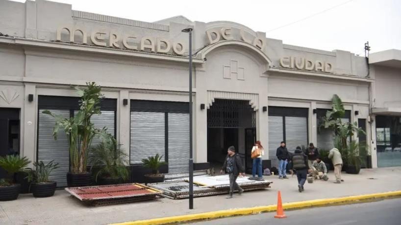 El Mercado Sarmiento reabre renovado y se convierte en escenario político
