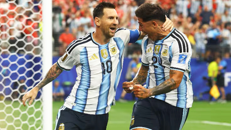Messi brilló con un doblete y Argentina aseguró su lugar en los 16avos del Mundial