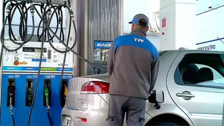 YPF aumentará 1% los precios de la nafta y el gasoil desde este sábado