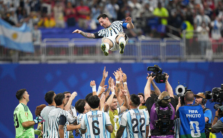 Argentina protagonizó una remontada inolvidable, venció 3-2 a Egipto y avanzó a cuartos de final