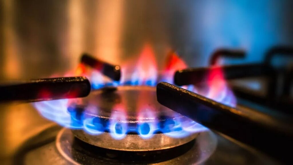 El Gobierno subsidiará el 75% del precio de las boletas de gas a 4,7 millones de usuarios en mayo por la suba internacional del petróleo