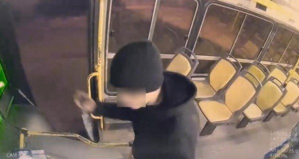 Apuñaló a un chofer de la línea 3 durante un intento de robo y quedó detenido por 90 días