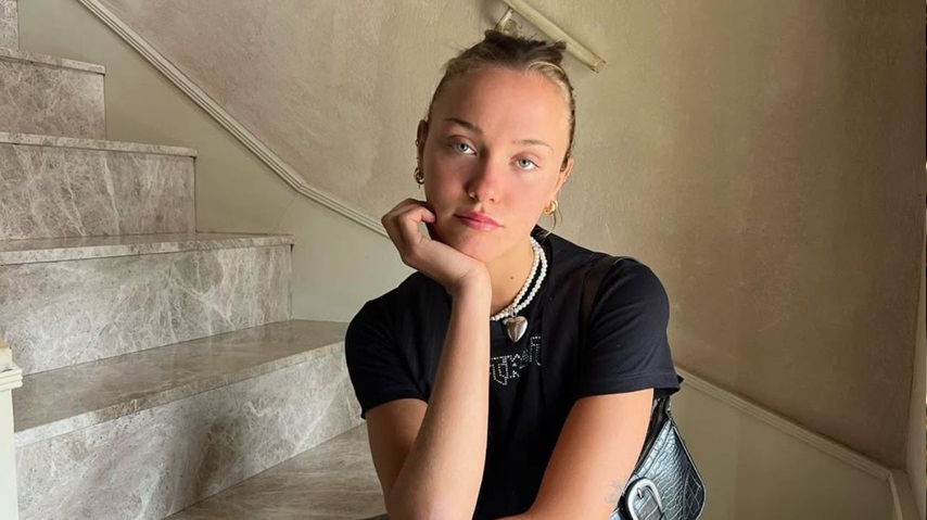 Desde Barcelona: Sofía Solá, la hija de Maru Botana, mostró sus looks en bikini y estilo urbano