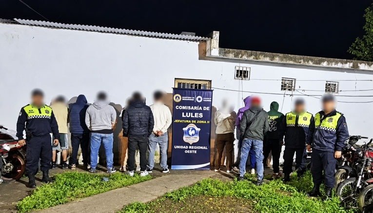 Operativo policial en Lules: demoraron a 14 personas y retuvieron 10 motocicletas