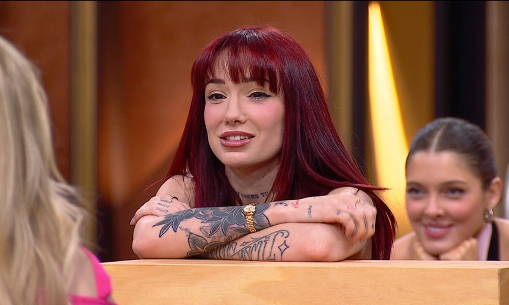 La Joaqui subió la apuesta con lencería, medias de liga y peluca