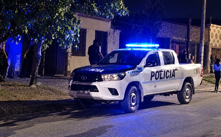 Un chico de 17 años por celos quemó a su novia de 24 años en Lastenia
