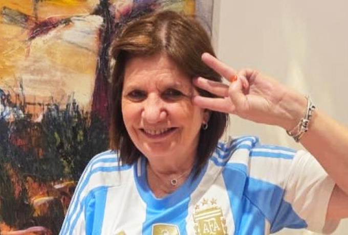 "Brindemos. Todas buenas": la chicana de Patricia Bullrich tras la caída de Manuel Adorni y el triunfo argentino