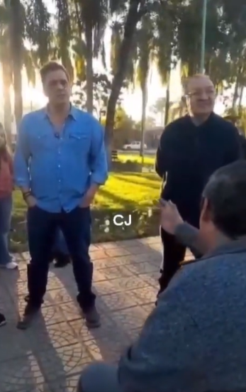 Catalán la pasó mal en el interior: no lo recibió nadie y un jubilado le hizo fuertes reclamos