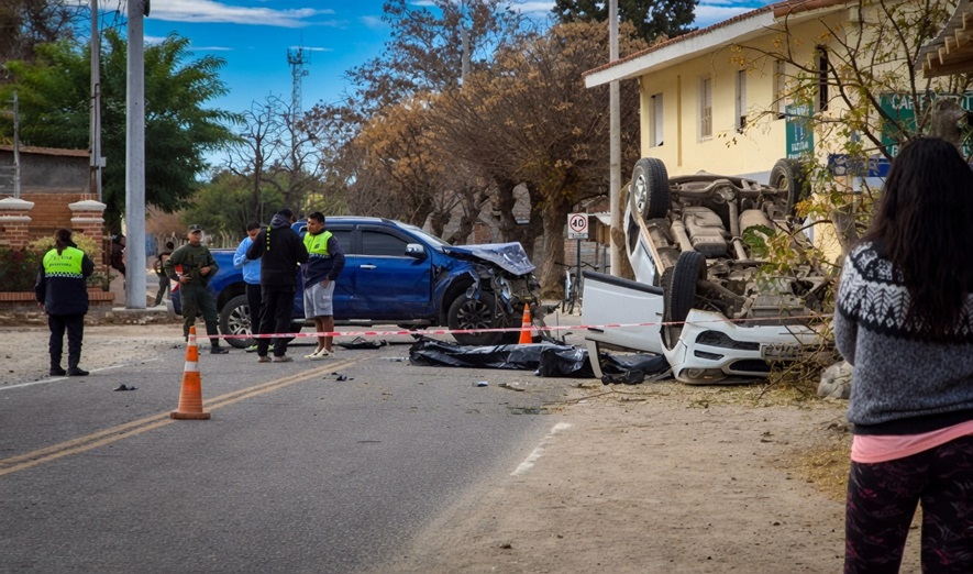 Colalao del Valle: camioneta que intentaba evadir a Gendarmería chocó con otra y dos personas murieron