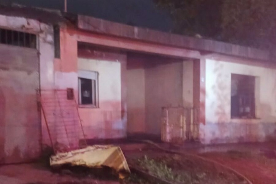 Doblegada por la depresión una santiagueña incendió su propia casa en Termas de Río Hondo