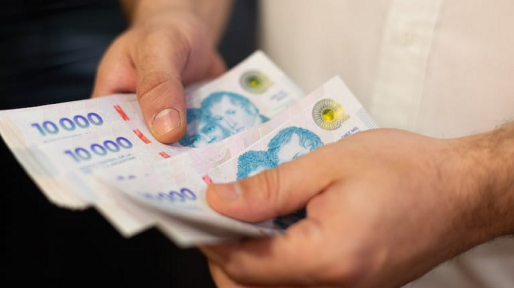 El Gobierno busca que el salario mínimo garantizado supere el millón de pesos
