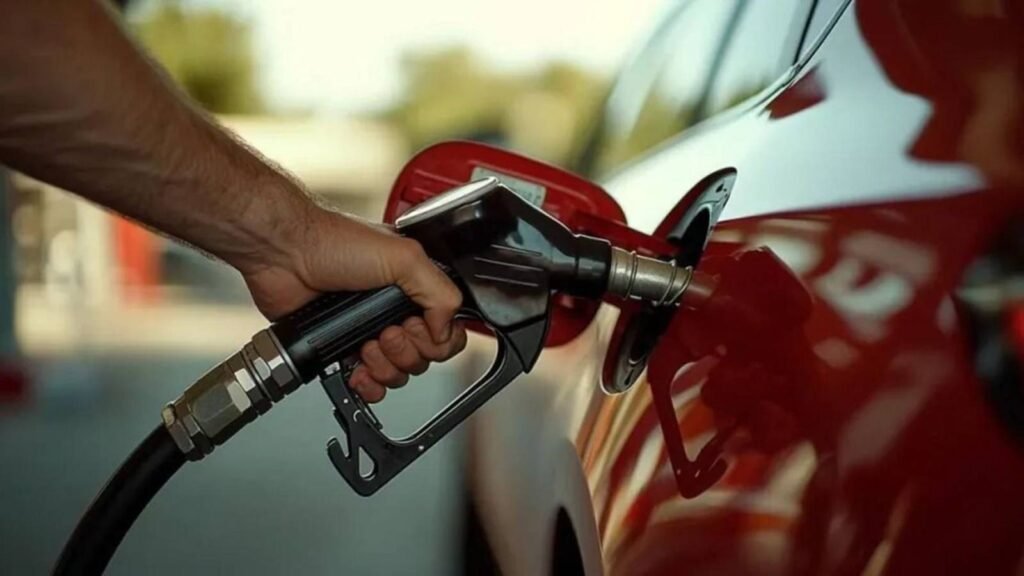 Llenar el tanque de nafta en Argentina equivale al 4,9% del ingreso mensual por habitante