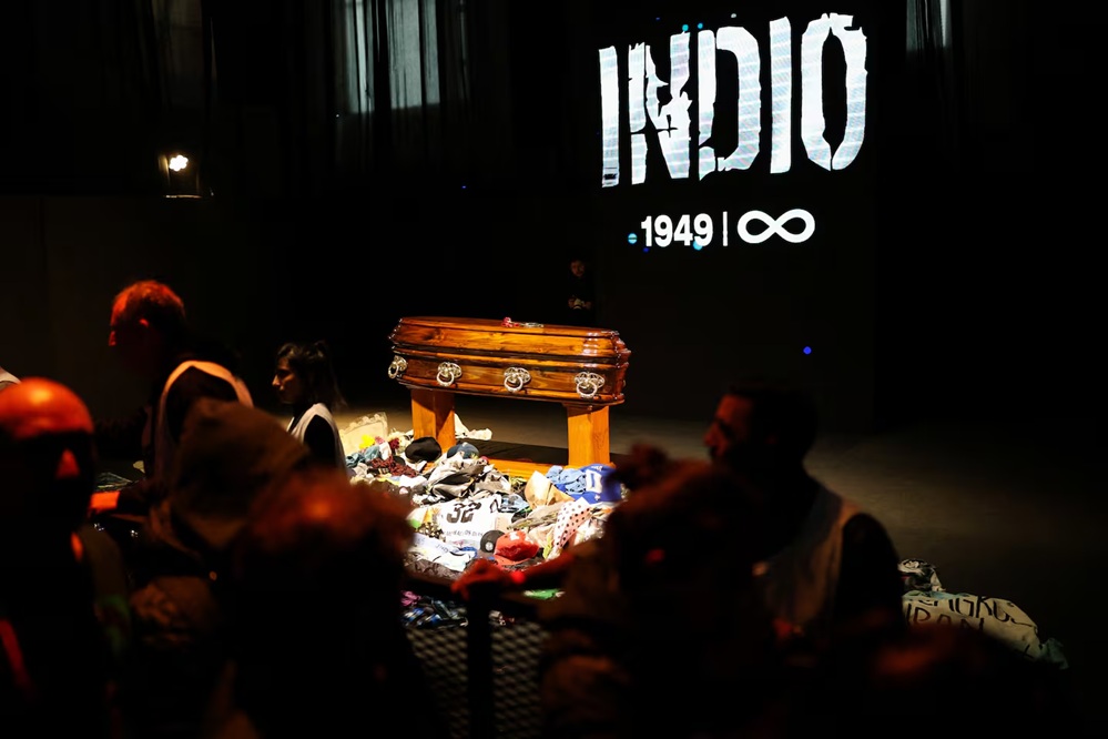 Terminó el velatorio del Indio Solari: miles de fanáticos despidieron al ídolo durante 18 horas en Avellaneda