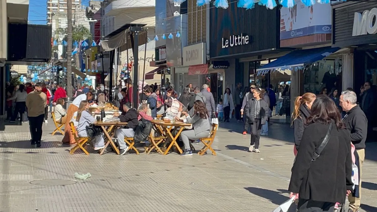 Los comercios atenderán hasta las 15 este miércoles por la semifinal de Argentina