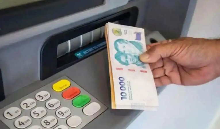 Hoy comienza el pago del ajuste salarial del 3% a empleados públicos