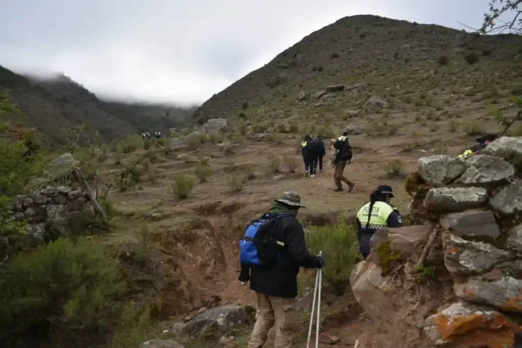 Buscan al docente desaparecido en el cerro Ñuñorco bajo la hipótesis de una caída en una quebrada