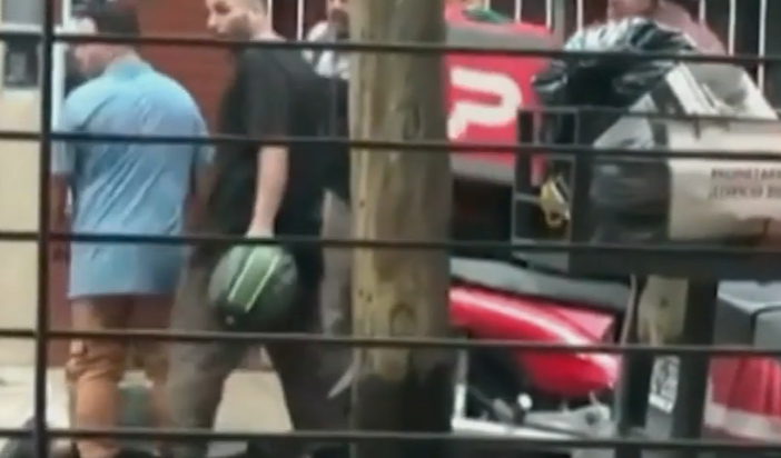 Vecinos redujeron a un motochorro tras un intento de robo en La Matanza y actuaron por mano propia