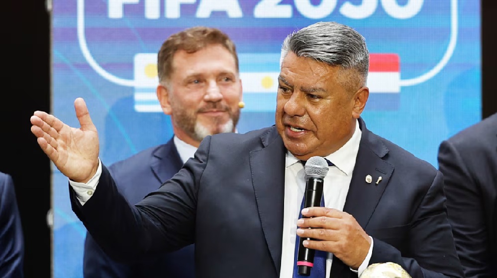 Chiqui Tapia anunció que la AFA comenzó las gestiones para que la Argentina sea sede de toda la fase inicial del Mundial 2030
