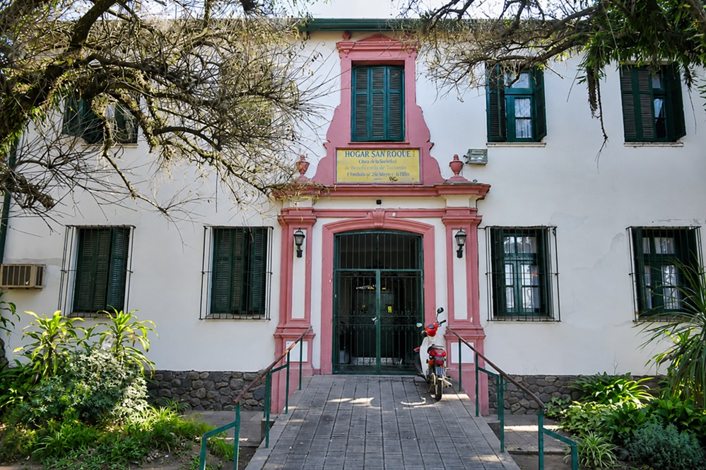 Dos ataques vandálicos en pocos días contra el Hogar San Roque generaron temor y enojo en vecinos de la zona