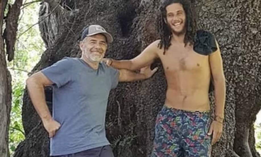 Julián Weich acompañó a su “hijo hippie” a la peluquería y mostró el radical cambio look