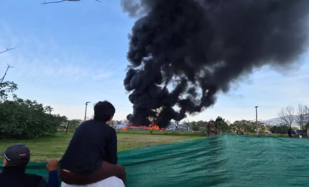 Yerba Buena: denuncian como intencional el incendio en el galpón ubicado en un predio que quedó en medio de una dura disputa familiar